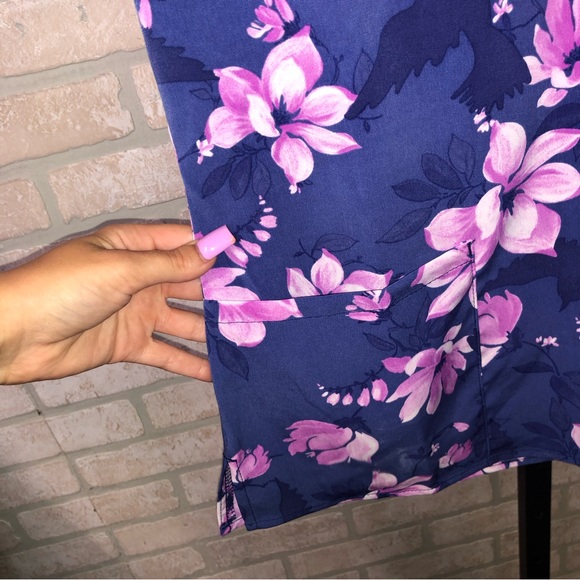 Healing Hands Purple Label Grosgrain Ribbon V-Neck purple floral pattern scrub - Picture 3 of 11